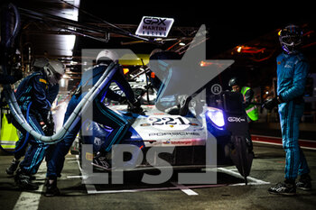 2022-07-30 - 221 GPX Martini Racing, Porsche 911 GT3-R of Kevin ESTRE, Michael CHRISTENSEN, Richard LIETZ, in action pitstop during the TotalEnergies 24 hours of Spa 2022, 7th round of the 2022 Fanatec GT World Challenge Europe Powered by AWS, from July 27 to 31, 2021 on the Circuit de Spa-Francorchamps, in Stavelot, Belgium - AUTO - 24 HOURS OF SPA 2022 - ENDURANCE - MOTORS