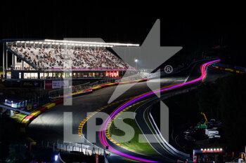 2022-07-30 - Cars in action by night during the TotalEnergies 24 hours of Spa 2022, 7th round of the 2022 Fanatec GT World Challenge Europe Powered by AWS, from July 27 to 31, 2021 on the Circuit de Spa-Francorchamps, in Stavelot, Belgium - AUTO - 24 HOURS OF SPA 2022 - ENDURANCE - MOTORS