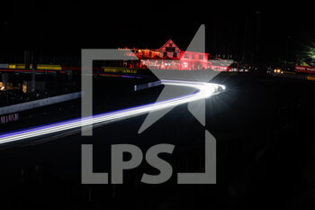 2022-07-30 - Cars in action by night, la source, during the TotalEnergies 24 hours of Spa 2022, 7th round of the 2022 Fanatec GT World Challenge Europe Powered by AWS, from July 27 to 31, 2021 on the Circuit de Spa-Francorchamps, in Stavelot, Belgium - AUTO - 24 HOURS OF SPA 2022 - ENDURANCE - MOTORS