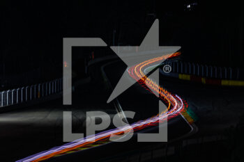 2022-07-30 - Cars in action by night, raidillon, during the TotalEnergies 24 hours of Spa 2022, 7th round of the 2022 Fanatec GT World Challenge Europe Powered by AWS, from July 27 to 31, 2021 on the Circuit de Spa-Francorchamps, in Stavelot, Belgium - AUTO - 24 HOURS OF SPA 2022 - ENDURANCE - MOTORS