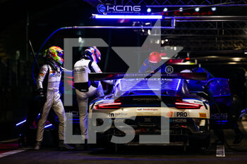 2022-07-31 - 47 KCMG Porsche 911 GT3-R of Dennis OLSEN, Nick TANDY, Laurens VANTHOOR, in action pitstop during the TotalEnergies 24 hours of Spa 2022, 7th round of the 2022 Fanatec GT World Challenge Europe Powered by AWS, from July 27 to 31, 2021 on the Circuit de Spa-Francorchamps, in Stavelot, Belgium - AUTO - 24 HOURS OF SPA 2022 - ENDURANCE - MOTORS