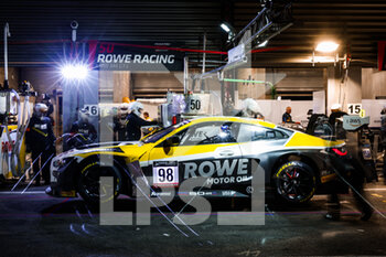 2022-07-31 - 98 Rowe Racing, BMW M4 GT3 of Augusto FARFUS, Nicholas YELLOLY, Nicky CATSBURG, in action pitstop during the TotalEnergies 24 hours of Spa 2022, 7th round of the 2022 Fanatec GT World Challenge Europe Powered by AWS, from July 27 to 31, 2021 on the Circuit de Spa-Francorchamps, in Stavelot, Belgium - AUTO - 24 HOURS OF SPA 2022 - ENDURANCE - MOTORS