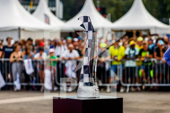 2022-07-31 - trophy, fans during the TotalEnergies 24 hours of Spa 2022, 7th round of the 2022 Fanatec GT World Challenge Europe Powered by AWS, from July 27 to 31, 2021 on the Circuit de Spa-Francorchamps, in Stavelot, Belgium - AUTO - 24 HOURS OF SPA 2022 - ENDURANCE - MOTORS