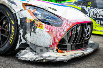 2022-07-31 - 93 SKY - Tempesta Racing, Mercedes-AMG GT3 of Jonathan HUI, Christopher FROGGATT, Eddie CHEEVER, Loris SPINELLI, details of damage on the car during the TotalEnergies 24 hours of Spa 2022, 7th round of the 2022 Fanatec GT World Challenge Europe Powered by AWS, from July 27 to 31, 2021 on the Circuit de Spa-Francorchamps, in Stavelot, Belgium - AUTO - 24 HOURS OF SPA 2022 - ENDURANCE - MOTORS