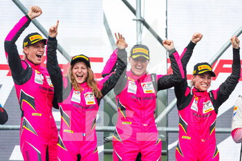 2022-07-31 - 83 Iron Dames, Ferrari 488 GT3 of Rahel FREY, Sarah BOVY, Michelle GATTING, Doriane PIN, podium during the TotalEnergies 24 hours of Spa 2022, 7th round of the 2022 Fanatec GT World Challenge Europe Powered by AWS, from July 27 to 31, 2021 on the Circuit de Spa-Francorchamps, in Stavelot, Belgium - AUTO - 24 HOURS OF SPA 2022 - ENDURANCE - MOTORS