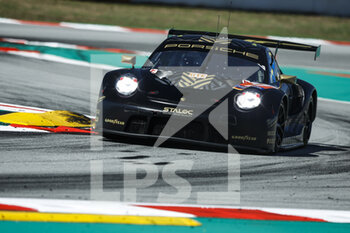 2022-08-26 - 77 BRUNI Gianmaria (ita), FERRARI Lorenzo (ita), RIED Christian (ger), Proton Competition, Porsche 911 RSR-19, action during the 4 Hours of Barcelona 2022, 4th round of the 2022 European Le Mans Series on the Circuit de Barcelona-Catalunya from August 26 to 28, in Barcelona, Spain - AUTO - ELMS - 4 HOURS OF BARCELONA 2022 - ENDURANCE - MOTORS