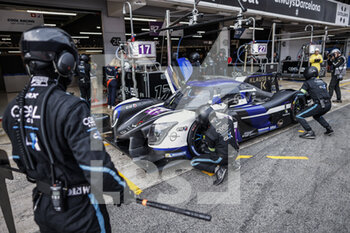 2022-08-27 - 17 BENHAM Mike (gbr), JAKOBSEN Malthe (dnk), SMITH Maurice (usa), Cool Racing, Ligier JS P320 - Nissan, pitlane, during the 4 Hours of Barcelona 2022, 4th round of the 2022 European Le Mans Series on the Circuit de Barcelona-Catalunya from August 26 to 28, in Barcelona, Spain - AUTO - ELMS - 4 HOURS OF BARCELONA 2022 - ENDURANCE - MOTORS