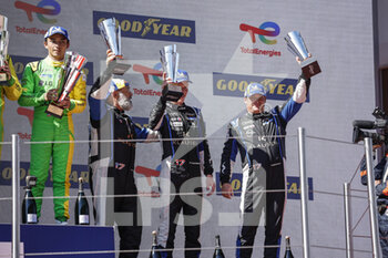 2022-08-28 - 17 BENHAM Mike (gbr), JAKOBSEN Malthe (dnk), SMITH Maurice (usa), Cool Racing, Ligier JS P320 - Nissan, portrait podium during the 4 Hours of Barcelona 2022, 4th round of the 2022 European Le Mans Series on the Circuit de Barcelona-Catalunya from August 26 to 28, in Barcelona, Spain - AUTO - ELMS - 4 HOURS OF BARCELONA 2022 - ENDURANCE - MOTORS