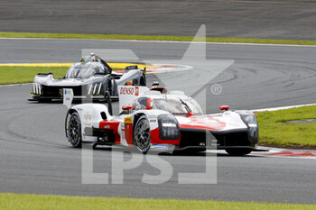 10/09/2022 - 07 CONWAY Mike (gbr), KOBAYASHI Kamui (jpn), LOPEZ Jose Maria (arg), Toyota Gazoo Racing, Toyota GR010 - Hybrid, action, 93 DI RESTA Paul (gbr),JENSEN Mikkel (den),VERGNE Jean-Eric (fra), Peugeot TotalEnergies Hybrid 9X8 Hypercar, action, during the 6 Hours of Fuji 2022, 5th round of the 2022 FIA World Endurance Championship on the Fuji Speedway from September 8 to 11, 2022 in Fuji, Japan - AUTO - FIA WEC - 6 HOURS OF FUJI 2022 - ENDURANCE - MOTORI
