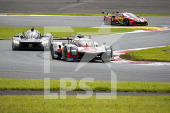 10/09/2022 - 07 CONWAY Mike (gbr), KOBAYASHI Kamui (jpn), LOPEZ Jose Maria (arg), Toyota Gazoo Racing, Toyota GR010 - Hybrid, action, 94 DUVAL Loic (fra),MENEZES Gustavo (bra),ROSSITER James (gbr), Peugeot TotalEnergies Hybrid 9X8 Hypercar, action, during the 6 Hours of Fuji 2022, 5th round of the 2022 FIA World Endurance Championship on the Fuji Speedway from September 8 to 11, 2022 in Fuji, Japan - AUTO - FIA WEC - 6 HOURS OF FUJI 2022 - ENDURANCE - MOTORI