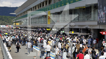 10/09/2022 - crowd, foule, fans, autograph session during the 6 Hours of Fuji 2022, 5th round of the 2022 FIA World Endurance Championship on the Fuji Speedway from September 8 to 11, 2022 in Fuji, Japan - AUTO - FIA WEC - 6 HOURS OF FUJI 2022 - ENDURANCE - MOTORI