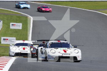 11/09/2022 - 92 CHRISTENSEN Michael (dnk), ESTRE Kevin (fra), Porsche GT Team, Porsche 911 RSR - 19, action, 91 BRUNI Gianmaria (ita), MAKOWIECKI Frederic (fra), Porsche GT Team, Porsche 911 RSR - 19, action, during the 6 Hours of Fuji 2022, 5th round of the 2022 FIA World Endurance Championship on the Fuji Speedway from September 8 to 11, 2022 in Fuji, Japan - AUTO - FIA WEC - 6 HOURS OF FUJI 2022 - ENDURANCE - MOTORI