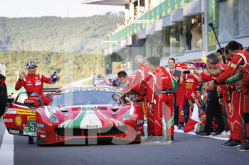 11/09/2022 - 51 PIER GUIDI Alessandro (ita), CALADO James (gbr), AF Corse, Ferrari 488 GTE EVO, action, finish line, arrivee, during the 6 Hours of Fuji 2022, 5th round of the 2022 FIA World Endurance Championship on the Fuji Speedway from September 8 to 11, 2022 in Fuji, Japan - AUTO - FIA WEC - 6 HOURS OF FUJI 2022 - ENDURANCE - MOTORI