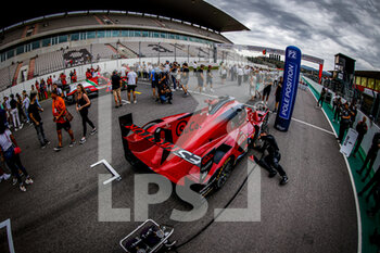2022-10-16 - Pre Grid ambiance during the 4 Hours of Portimao 2022, 6th round of the 2022 European Le Mans Series on the Algarve International Circuit from October 14 to 16, in Portimao, Portugal - AUTO - ELMS - 4 HOURS OF PORTIMAO 2022 - ENDURANCE - MOTORS