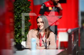 2022-02-24 - Charlotte Sine (MON) - Charles Leclerc Girlfriend - PRE-SEASON TEST SESSION PRIOR THE 2022 FIA FORMULA ONE WORLD CHAMPIONSHIP - FORMULA 1 - MOTORS