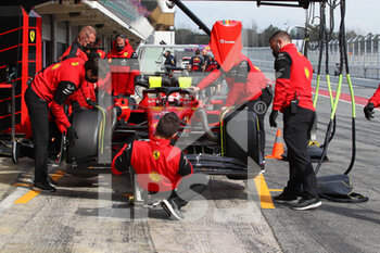 2022-02-25 - Scuderia Ferrari
Team Work Pit Stop - PRE-SEASON TEST SESSION PRIOR THE 2022 FIA FORMULA ONE WORLD CHAMPIONSHIP - FORMULA 1 - MOTORS