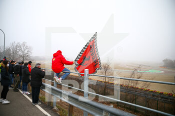 2022-02-18 - Tifosi during the shakedown of the new 2022 car on February 18, 2022 at the Fiorano track, in Fiorano, Italy - FERRARI SHAKEDOWN OF THE NEW 2022 CAR - FORMULA 1 - MOTORS