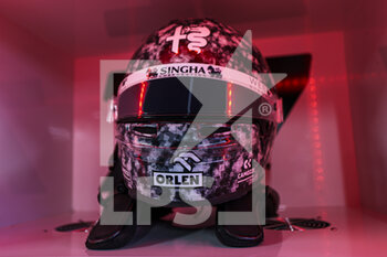 2022-02-23 - KUBICA Robert (pol), Reserve Driver of Alfa Romeo F1 Team ORLEN, helmet during the pre-season track session prior the 2022 FIA Formula One World Championship, on the Circuit de Barcelona-Catalunya, from February 23 to 25, 2022 in Montmelo, near Barcelona, Spain - PRE-SEASON TRACK SESSION PRIOR THE 2022 FIA FORMULA ONE WORLD CHAMPIONSHIP - FORMULA 1 - MOTORS