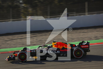 2022-02-23 - 01 VERSTAPPEN Max (nld), Red Bull Racing RB18, action during the pre-season track session prior the 2022 FIA Formula One World Championship, on the Circuit de Barcelona-Catalunya, from February 23 to 25, 2022 in Montmelo, near Barcelona, Spain - PRE-SEASON TRACK SESSION PRIOR THE 2022 FIA FORMULA ONE WORLD CHAMPIONSHIP - FORMULA 1 - MOTORS