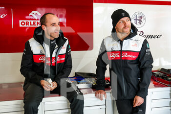 2022-02-23 - KUBICA Robert (pol), Alfa Romeo F1 Team ORLEN C42, BOTTAS Valtteri (fin), Alfa Romeo F1 Team ORLEN C42, portrait during the pre-season track session prior the 2022 FIA Formula One World Championship, on the Circuit de Barcelona-Catalunya, from February 23 to 25, 2022 in Montmelo, near Barcelona, Spain - PRE-SEASON TRACK SESSION PRIOR THE 2022 FIA FORMULA ONE WORLD CHAMPIONSHIP - FORMULA 1 - MOTORS