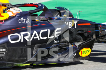 2022-02-23 - 01 VERSTAPPEN Max (nld), Red Bull Racing RB18, Sidepods, technical details during the pre-season track session prior the 2022 FIA Formula One World Championship, on the Circuit de Barcelona-Catalunya, from February 23 to 25, 2022 in Montmelo, near Barcelona, Spain - PRE-SEASON TRACK SESSION PRIOR THE 2022 FIA FORMULA ONE WORLD CHAMPIONSHIP - FORMULA 1 - MOTORS