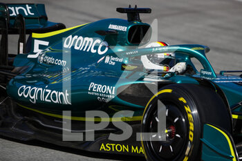 2022-02-23 - 05 VETTEL Sebastian (ger), Aston Martin F1 Team AMR22, Sidepods, technical details during the pre-season track session prior the 2022 FIA Formula One World Championship, on the Circuit de Barcelona-Catalunya, from February 23 to 25, 2022 in Montmelo, near Barcelona, Spain - PRE-SEASON TRACK SESSION PRIOR THE 2022 FIA FORMULA ONE WORLD CHAMPIONSHIP - FORMULA 1 - MOTORS