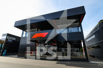2022-02-23 - F1 FOM Motorhome in the paddock during the pre-season track session prior the 2022 FIA Formula One World Championship, on the Circuit de Barcelona-Catalunya, from February 23 to 25, 2022 in Montmelo, near Barcelona, Spain - PRE-SEASON TRACK SESSION PRIOR THE 2022 FIA FORMULA ONE WORLD CHAMPIONSHIP - FORMULA 1 - MOTORS