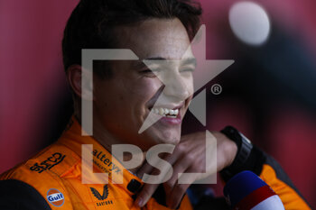 2022-02-23 - NORRIS Lando (gbr), McLaren F1 Team MCL36, portrait during the pre-season track session prior the 2022 FIA Formula One World Championship, on the Circuit de Barcelona-Catalunya, from February 23 to 25, 2022 in Montmelo, near Barcelona, Spain - PRE-SEASON TRACK SESSION PRIOR THE 2022 FIA FORMULA ONE WORLD CHAMPIONSHIP - FORMULA 1 - MOTORS