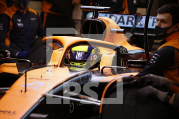 2022-02-25 - NORRIS Lando (gbr), McLaren F1 Team MCL36, portrait during the pre-season track session prior the 2022 FIA Formula One World Championship, on the Circuit de Barcelona-Catalunya, from February 23 to 25, 2022 in Montmelo, near Barcelona, Spain - PRE-SEASON TRACK SESSION PRIOR THE 2022 FIA FORMULA ONE WORLD CHAMPIONSHIP - FORMULA 1 - MOTORS