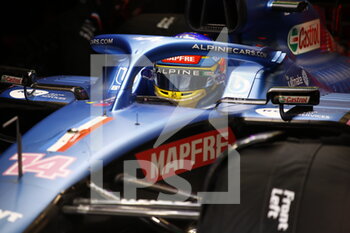 2022-02-25 - ALONSO Fernando (spa), Alpine F1 Team A522, portrait during the pre-season track session prior the 2022 FIA Formula One World Championship, on the Circuit de Barcelona-Catalunya, from February 23 to 25, 2022 in Montmelo, near Barcelona, Spain - PRE-SEASON TRACK SESSION PRIOR THE 2022 FIA FORMULA ONE WORLD CHAMPIONSHIP - FORMULA 1 - MOTORS