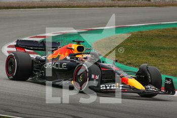 2022-02-25 - 01 VERSTAPPEN Max (nld), Red Bull Racing RB18, action during the pre-season track session prior the 2022 FIA Formula One World Championship, on the Circuit de Barcelona-Catalunya, from February 23 to 25, 2022 in Montmelo, near Barcelona, Spain - PRE-SEASON TRACK SESSION PRIOR THE 2022 FIA FORMULA ONE WORLD CHAMPIONSHIP - FORMULA 1 - MOTORS