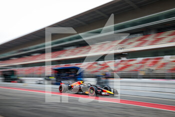 2022-02-25 - VERSTAPPEN Max (ned), Red Bull Racing RB18, action during the pre-season track session prior the 2022 FIA Formula One World Championship, on the Circuit de Barcelona-Catalunya, from February 23 to 25, 2022 in Montmelo, near Barcelona, Spain - PRE-SEASON TRACK SESSION PRIOR THE 2022 FIA FORMULA ONE WORLD CHAMPIONSHIP - FORMULA 1 - MOTORS