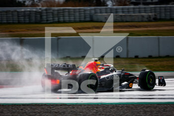 2022-02-25 - 11 PEREZ Sergio (mex), Red Bull Racing RB18, action during the pre-season track session prior the 2022 FIA Formula One World Championship, on the Circuit de Barcelona-Catalunya, from February 23 to 25, 2022 in Montmelo, near Barcelona, Spain - PRE-SEASON TRACK SESSION PRIOR THE 2022 FIA FORMULA ONE WORLD CHAMPIONSHIP - FORMULA 1 - MOTORS