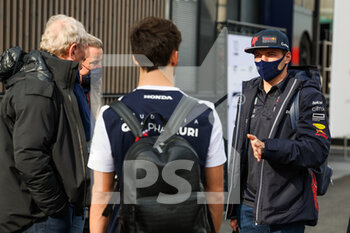 2022-02-25 - GASLY Pierre (fra), Scuderia AlphaTauri AT03, VERSTAPPEN Max (ned), Red Bull Racing RB18, MARKO Helmut (aut), Drivers' Manager of Red Bull Racing, portrait during the pre-season track session prior the 2022 FIA Formula One World Championship, on the Circuit de Barcelona-Catalunya, from February 23 to 25, 2022 in Montmelo, near Barcelona, Spain - PRE-SEASON TRACK SESSION PRIOR THE 2022 FIA FORMULA ONE WORLD CHAMPIONSHIP - FORMULA 1 - MOTORS