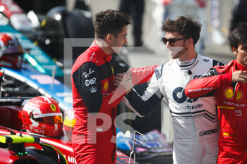2022-03-10 - LECLERC Charles (mco), Scuderia Ferrari F1-75, GASLY Pierre (fra), Scuderia AlphaTauri AT03, portrait during the Formula 1 Aramco pre-season testing prior the 2022 FIA Formula One World Championship, on the Bahrain International Circuit, from March 10 to 12, 2022 in Sakhir, Bahrain - FORMULA 1 ARAMCO PRE-SEASON TESTING PRIOR THE 2022 FIA FORMULA ONE WORLD CHAMPIONSHIP - FORMULA 1 - MOTORS