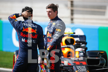 2022-03-10 - VERSTAPPEN Max (ned), Red Bull Racing RB18, PEREZ Sergio (mex), Red Bull Racing RB18, portrait during the Formula 1 Aramco pre-season testing prior the 2022 FIA Formula One World Championship, on the Bahrain International Circuit, from March 10 to 12, 2022 in Sakhir, Bahrain - FORMULA 1 ARAMCO PRE-SEASON TESTING PRIOR THE 2022 FIA FORMULA ONE WORLD CHAMPIONSHIP - FORMULA 1 - MOTORS