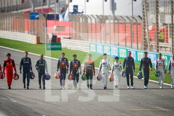 2022-03-10 - RUSSELL George (gbr), Mercedes AMG F1 Team W13, HAMILTON Lewis (gbr), Mercedes AMG F1 Team W13, VERSTAPPEN Max (ned), Red Bull Racing RB18, PEREZ Sergio (mex), Red Bull Racing RB18, NORRIS Lando (gbr), McLaren F1 Team MCL36, GASLY Pierre (fra), Scuderia AlphaTauri AT03, TSUNODA Yuki (jap), Scuderia AlphaTauri AT03, LATIFI Nicholas (can), Williams Racing FW44, ALBON Alexander (tha), Williams Racing FW44, SCHUMACHER Mick (ger), Haas F1 Team VF-22 Ferrari, portrait during the Formula 1 Aramco pre-season testing prior the 2022 FIA Formula One World Championship, on the Bahrain International Circuit, from March 10 to 12, 2022 in Sakhir, Bahrain - FORMULA 1 ARAMCO PRE-SEASON TESTING PRIOR THE 2022 FIA FORMULA ONE WORLD CHAMPIONSHIP - FORMULA 1 - MOTORS