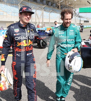 2022-03-10 - VERSTAPPEN Max (ned), Red Bull Racing RB18, VETTEL Sebastian (ger), Aston Martin F1 Team AMR22, portrait during the Formula 1 Aramco pre-season testing prior the 2022 FIA Formula One World Championship, on the Bahrain International Circuit, from March 10 to 12, 2022 in Sakhir, Bahrain - FORMULA 1 ARAMCO PRE-SEASON TESTING PRIOR THE 2022 FIA FORMULA ONE WORLD CHAMPIONSHIP - FORMULA 1 - MOTORS