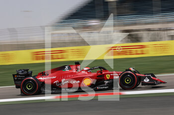 2022-03-10 - 16 LECLERC Charles (mco), Scuderia Ferrari F1-75, action during the Formula 1 Aramco pre-season testing prior the 2022 FIA Formula One World Championship, on the Bahrain International Circuit, from March 10 to 12, 2022 in Sakhir, Bahrain - FORMULA 1 ARAMCO PRE-SEASON TESTING PRIOR THE 2022 FIA FORMULA ONE WORLD CHAMPIONSHIP - FORMULA 1 - MOTORS