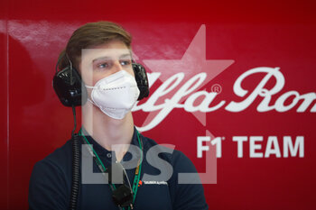 2022-03-10 - POURCHAIRE Théo (fra), Alfa Romeo F1 Team ORLEN C42, portrait during the Formula 1 Aramco pre-season testing prior the 2022 FIA Formula One World Championship, on the Bahrain International Circuit, from March 10 to 12, 2022 in Sakhir, Bahrain - FORMULA 1 ARAMCO PRE-SEASON TESTING PRIOR THE 2022 FIA FORMULA ONE WORLD CHAMPIONSHIP - FORMULA 1 - MOTORS