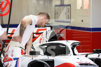 2022-03-10 - MAGNUSSEN Kevin , Haas F1 Team VF-22 Ferrari, portrait during the Formula 1 Aramco pre-season testing prior the 2022 FIA Formula One World Championship, on the Bahrain International Circuit, from March 10 to 12, 2022 in Sakhir, Bahrain - FORMULA 1 ARAMCO PRE-SEASON TESTING PRIOR THE 2022 FIA FORMULA ONE WORLD CHAMPIONSHIP - FORMULA 1 - MOTORS