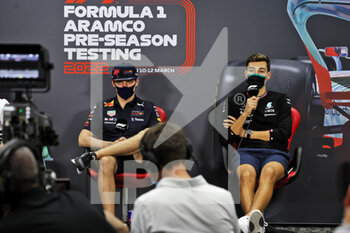 2022-03-10 - VERSTAPPEN Max (ned), Red Bull Racing RB18, portrait RUSSELL George (gbr), Mercedes AMG F1 Team W13, portrait press conference during the Formula 1 Aramco pre-season testing prior the 2022 FIA Formula One World Championship, on the Bahrain International Circuit, from March 10 to 12, 2022 in Sakhir, Bahrain - FORMULA 1 ARAMCO PRE-SEASON TESTING PRIOR THE 2022 FIA FORMULA ONE WORLD CHAMPIONSHIP - FORMULA 1 - MOTORS