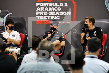 2022-03-10 - VERSTAPPEN Max (ned), Red Bull Racing RB18, portrait TSUNODA Yuki (jap), Scuderia AlphaTauri AT03, portrait RUSSELL George (gbr), Mercedes AMG F1 Team W13, portrait press conference during the Formula 1 Aramco pre-season testing prior the 2022 FIA Formula One World Championship, on the Bahrain International Circuit, from March 10 to 12, 2022 in Sakhir, Bahrain - FORMULA 1 ARAMCO PRE-SEASON TESTING PRIOR THE 2022 FIA FORMULA ONE WORLD CHAMPIONSHIP - FORMULA 1 - MOTORS