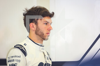 2022-03-10 - GASLY Pierre (fra), Scuderia AlphaTauri AT03, portrait during the Formula 1 Aramco pre-season testing prior the 2022 FIA Formula One World Championship, on the Bahrain International Circuit, from March 10 to 12, 2022 in Sakhir, Bahrain - FORMULA 1 ARAMCO PRE-SEASON TESTING PRIOR THE 2022 FIA FORMULA ONE WORLD CHAMPIONSHIP - FORMULA 1 - MOTORS