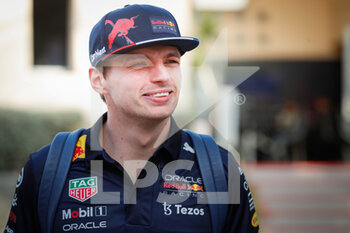 2022-03-10 - VERSTAPPEN Max (ned), Red Bull Racing RB18, portrait during the Formula 1 Aramco pre-season testing prior the 2022 FIA Formula One World Championship, on the Bahrain International Circuit, from March 10 to 12, 2022 in Sakhir, Bahrain - FORMULA 1 ARAMCO PRE-SEASON TESTING PRIOR THE 2022 FIA FORMULA ONE WORLD CHAMPIONSHIP - FORMULA 1 - MOTORS