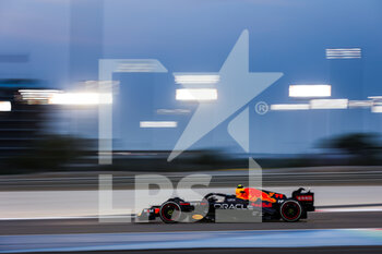 2022-03-10 - 11 PEREZ Sergio (mex), Red Bull Racing RB18, action during the Formula 1 Aramco pre-season testing prior the 2022 FIA Formula One World Championship, on the Bahrain International Circuit, from March 10 to 12, 2022 in Sakhir, Bahrain - FORMULA 1 ARAMCO PRE-SEASON TESTING PRIOR THE 2022 FIA FORMULA ONE WORLD CHAMPIONSHIP - FORMULA 1 - MOTORS