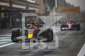 2022-03-11 - 1 VERSTAPPEN Max (ned), Red Bull Racing RB18, action during the Formula 1 Aramco pre-season testing prior the 2022 FIA Formula One World Championship, on the Bahrain International Circuit, from March 10 to 12, 2022 in Sakhir, Bahrain - FORMULA 1 ARAMCO PRE-SEASON TESTING PRIOR THE 2022 FIA FORMULA ONE WORLD CHAMPIONSHIP - FORMULA 1 - MOTORS