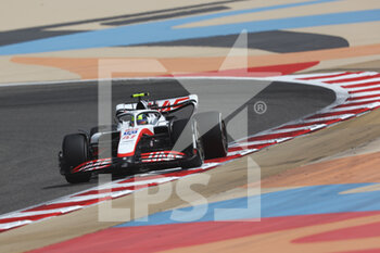 2022-03-11 - 47 SCHUMACHER Mick (ger), Haas F1 Team VF-22 Ferrari, action during the Formula 1 Aramco pre-season testing prior the 2022 FIA Formula One World Championship, on the Bahrain International Circuit, from March 10 to 12, 2022 in Sakhir, Bahrain - FORMULA 1 ARAMCO PRE-SEASON TESTING PRIOR THE 2022 FIA FORMULA ONE WORLD CHAMPIONSHIP - FORMULA 1 - MOTORS