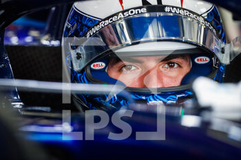 2022-03-11 - LATIFI Nicholas (can), Williams Racing FW44, portrait during the Formula 1 Aramco pre-season testing prior the 2022 FIA Formula One World Championship, on the Bahrain International Circuit, from March 10 to 12, 2022 in Sakhir, Bahrain - FORMULA 1 ARAMCO PRE-SEASON TESTING PRIOR THE 2022 FIA FORMULA ONE WORLD CHAMPIONSHIP - FORMULA 1 - MOTORS