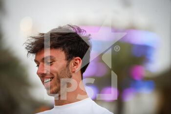 2022-03-11 - GASLY Pierre (fra), Scuderia AlphaTauri AT03, portrait during the Formula 1 Aramco pre-season testing prior the 2022 FIA Formula One World Championship, on the Bahrain International Circuit, from March 10 to 12, 2022 in Sakhir, Bahrain - FORMULA 1 ARAMCO PRE-SEASON TESTING PRIOR THE 2022 FIA FORMULA ONE WORLD CHAMPIONSHIP - FORMULA 1 - MOTORS